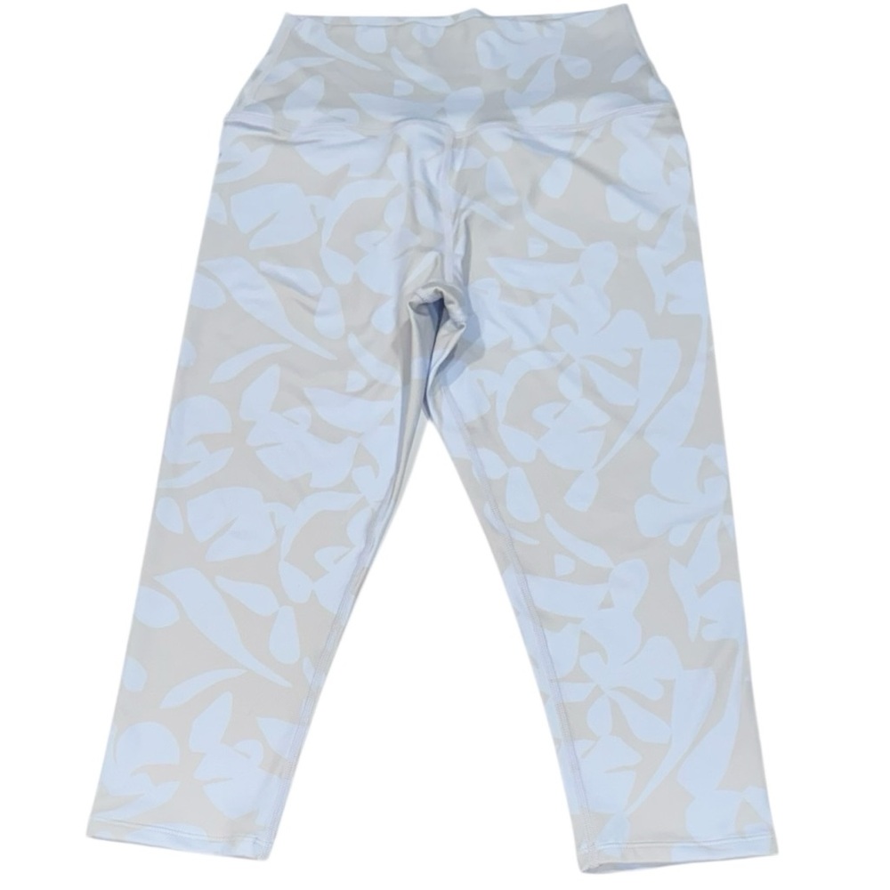 SAGE Collective Capri Crop Leggings Floral Baby Blue Gray NWT XS - Picture 4 of 7